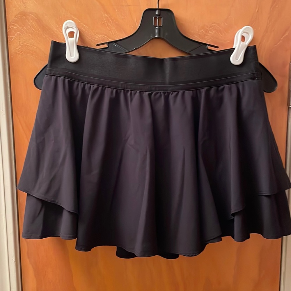 Lululemon black skirt, size 8
